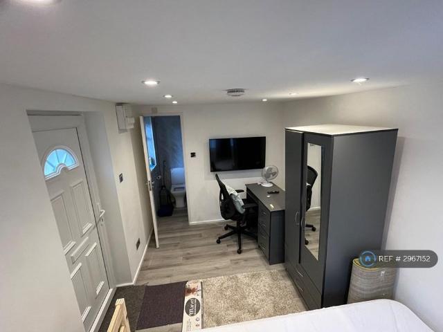 Flat for rent in Eastern Green, West Midlands