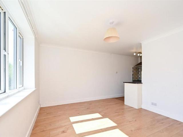 Studio for rent in Barnham and Eastergate, Clapham