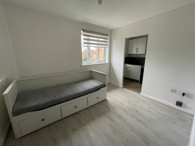 Studio for rent in Kingsdown, Swindon