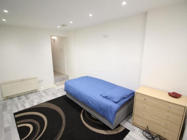 Studio for rent in Broadley, Irwell Vale