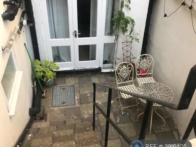 Flat for rent in Clapham Junction, Greater London