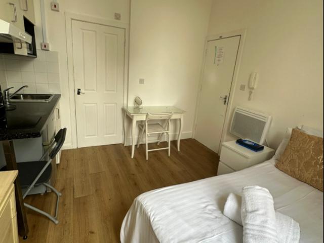 Studio for rent in Earl's Court, Greater London