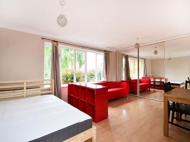 Studio for rent in London Borough of Southwark, Greater London
