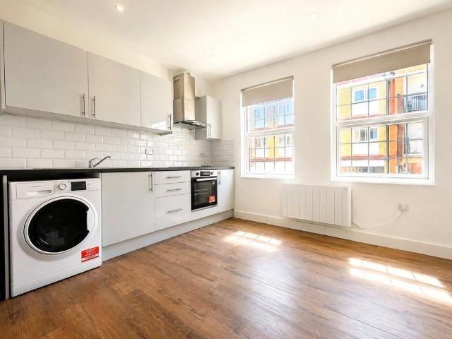 Flat for rent in London Borough of Hounslow, Greater London