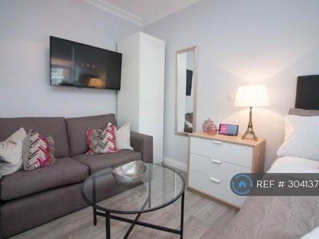 Studio for rent in Newtown, Reading