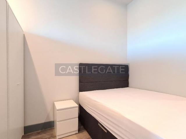 Studio for rent in Folly Hall, Kirklees