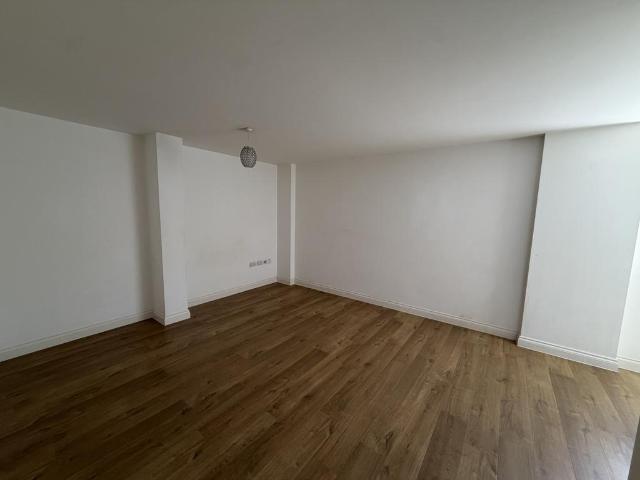 Flat for rent in Brook Street, Bourne Vale