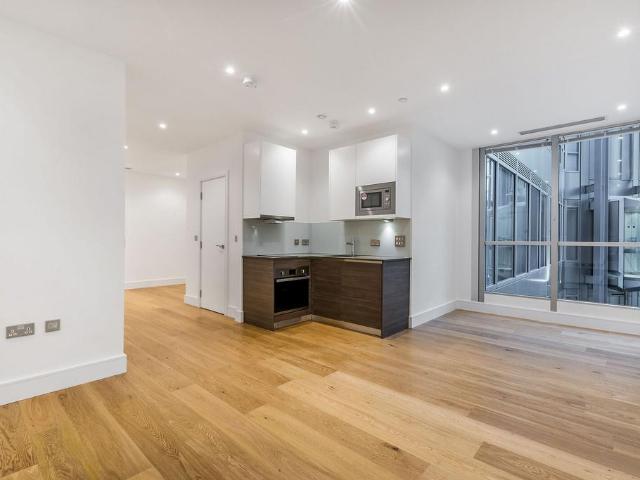 Flat for rent in London Borough of Hounslow, Greater London