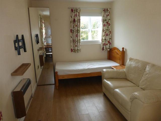 Studio for rent in Stonehouse, Mount Wise