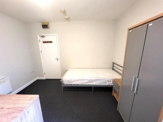 Studio for rent in West Midlands
