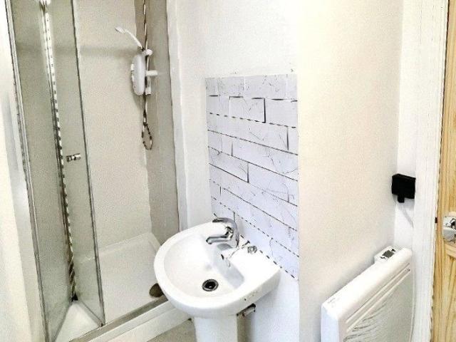 Studio for rent in Brighouse, West Yorkshire
