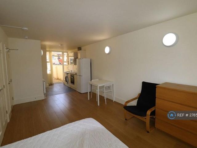 Studio for rent in Northampton, Isle Of Man