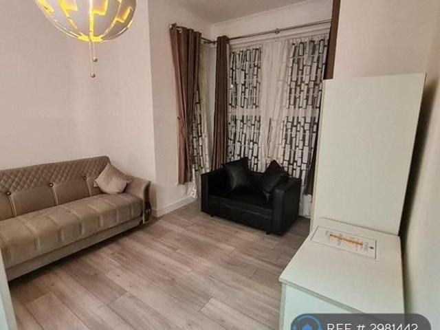 Studio for rent in Gants Hill, Greater London