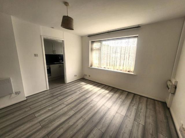 Studio for rent in Dudley Port, Tipton