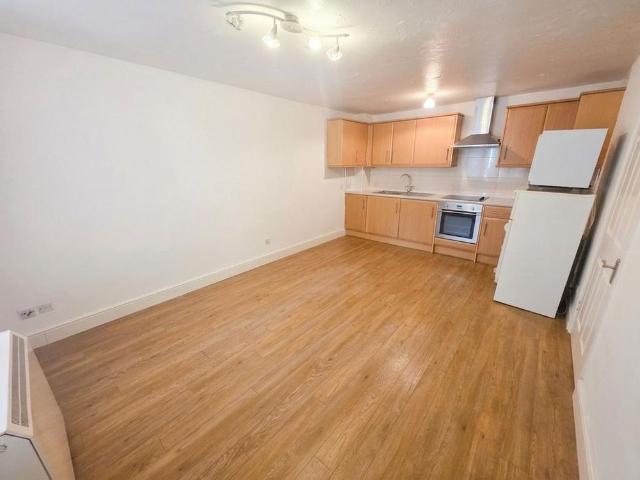 Studio for rent in Colney Hatch, Greater London