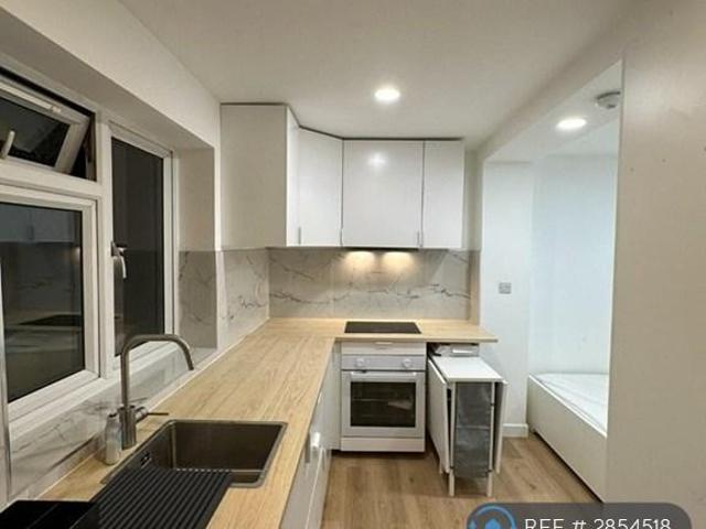Flat for rent in London Borough of Hounslow, Greater London