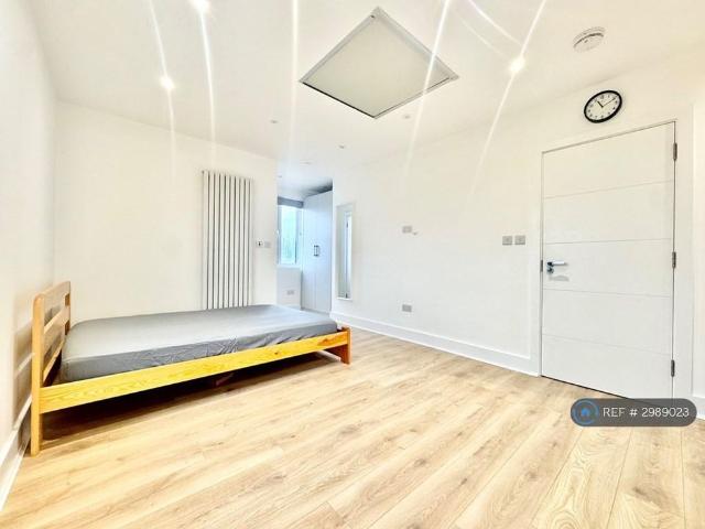 Studio for rent in Pinner, Greater London