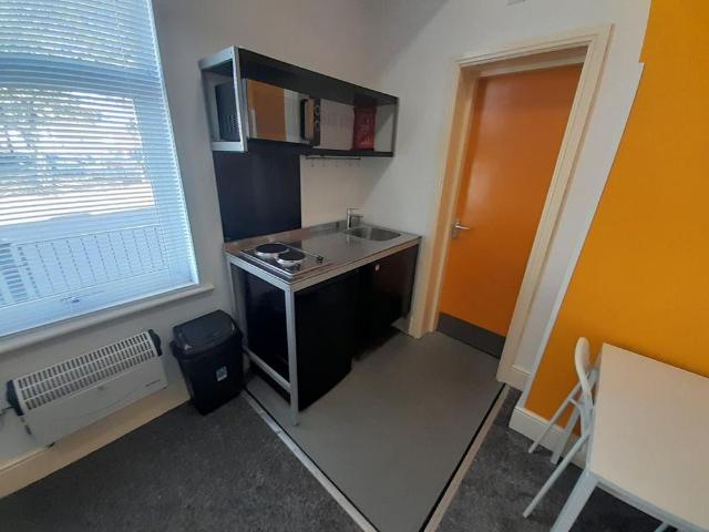 Studio for rent in West Yorkshire
