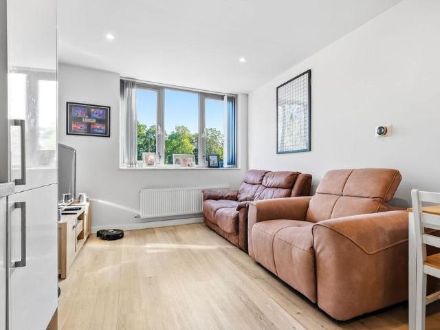 Studio for rent in Caldermill, East Midlands