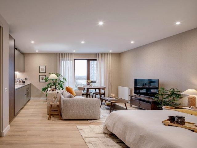 Flat for rent in London Borough of Ealing, Greater London