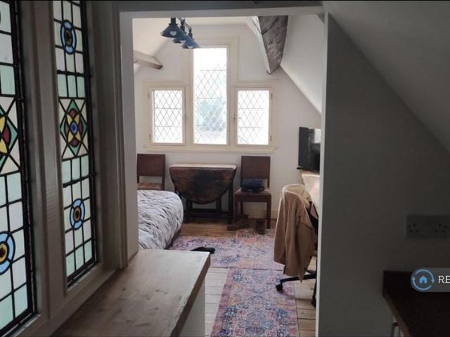 Studio for rent in Compton, West Midlands