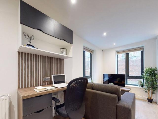 Studio for rent in Hyde Park, West Yorkshire