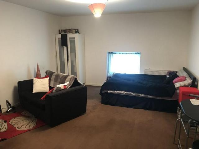 Studio for rent in Wombwell, Isle Of Man