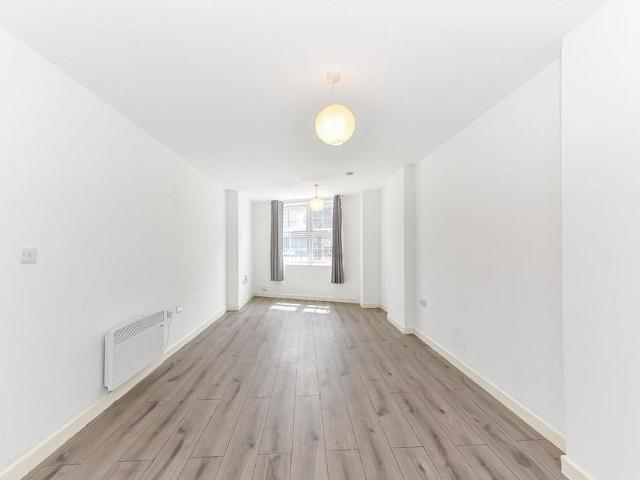 Studio for rent in Snaresbrook, Greater London