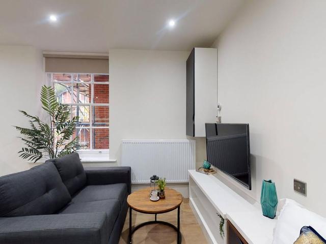 Studio for rent in Hyde Park, West Yorkshire