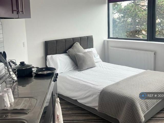 Studio for rent in Lansdowne, Bournemouth