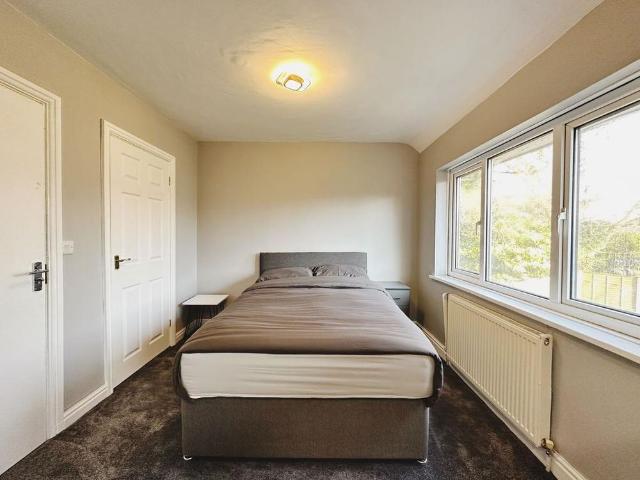 Studio for rent in Fox Hollies, West Midlands
