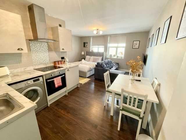 Studio for rent in Round Hill, Brighton & Hove