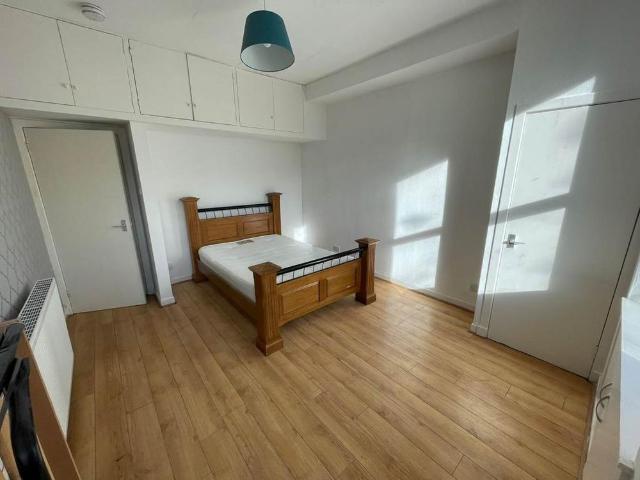 Studio for rent in Westminster, Victoria