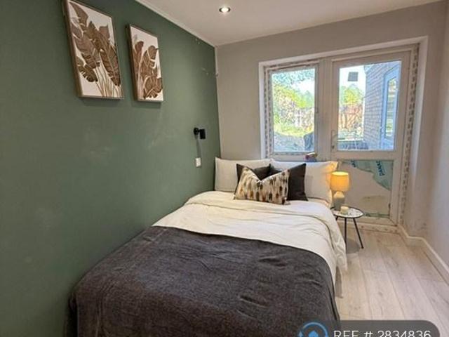 Flat for rent in London Borough of Hillingdon, Greater London