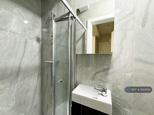 Flat for rent in Lower Feltham, Greater London