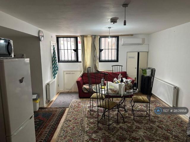Studio for rent in London Borough of Ealing, Hanwell