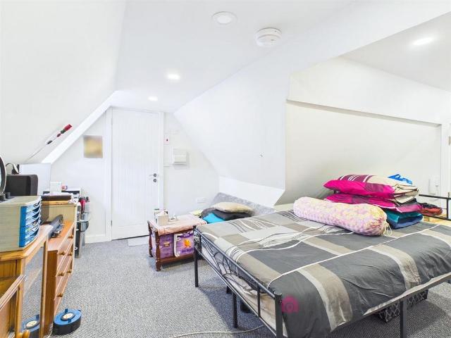 Studio for rent in Bocking, Chipping Hill