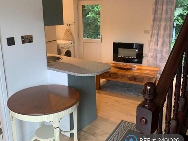 Studio for rent in Longridge, Paradise