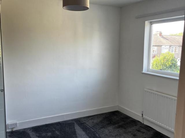 Flat for rent in Chingford Mount, Highams Park