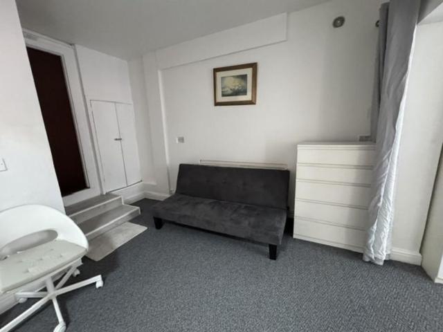Studio for rent in London Borough of Hounslow, Osterley