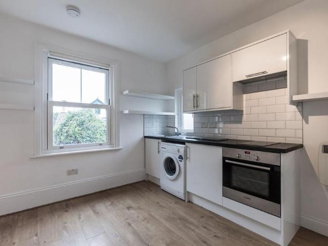 Studio for rent in Hampton Hill, Greater London