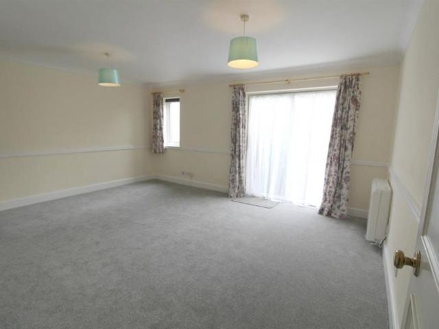 Studio for rent in Lucastes, Perryfields
