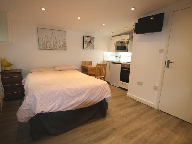 Studio for rent in London, Isle Of Man