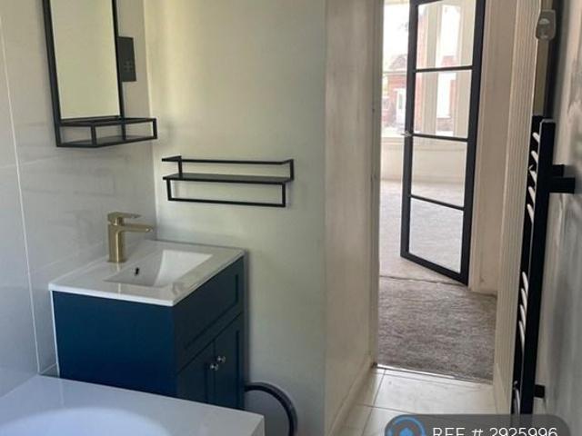 Flat for rent in London Borough of Croydon, Addiscombe