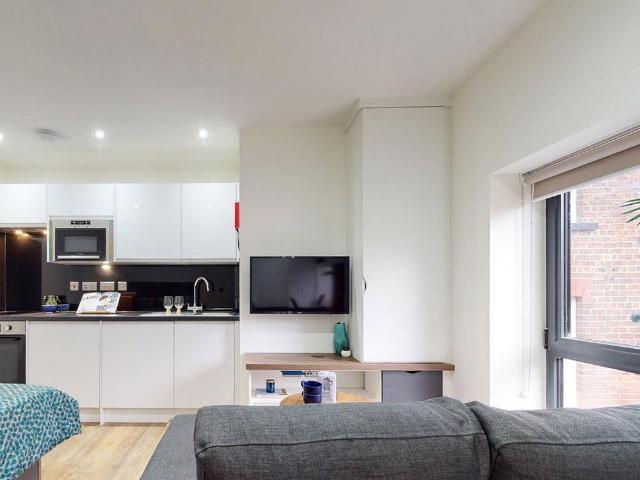 Studio for rent in Hyde Park, West Yorkshire
