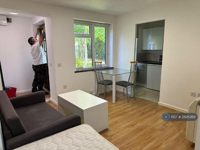 Studio for rent in Peachcroft, Dromore