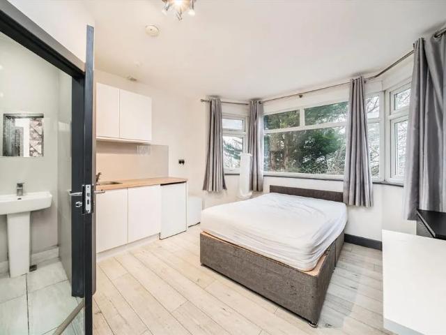 Studio for rent in Dudden Hill, Greater London
