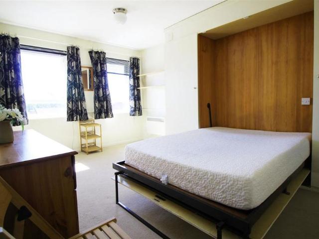 Studio for rent in Broadfield, Crawley