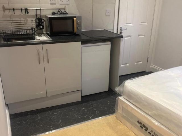 Flat for rent in Newbury Park, Greater London