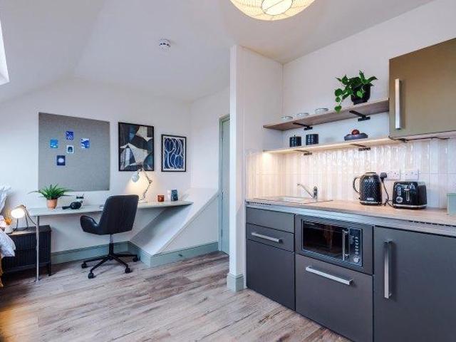 Flat for rent in Hyde Park, West Yorkshire